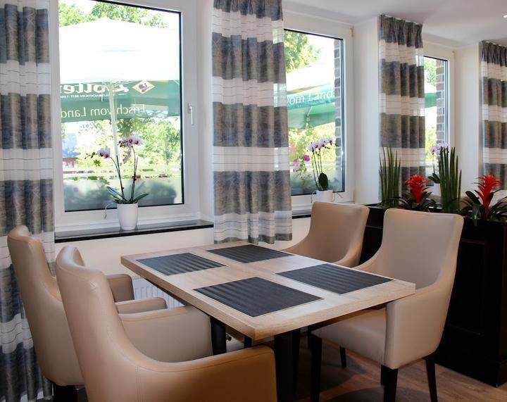 Galerie Cafe Und Restaurant Ambiente